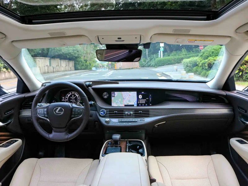 Lexus LS