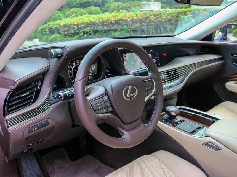 Lexus LS