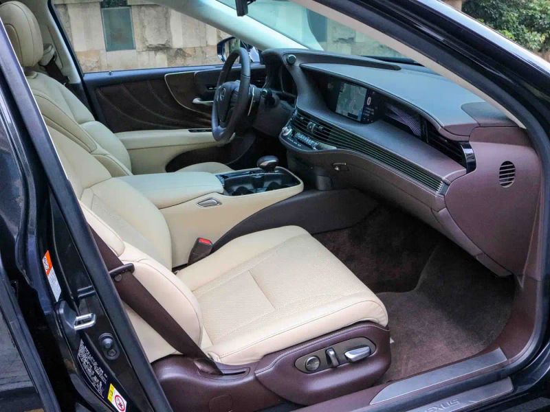 Lexus LS