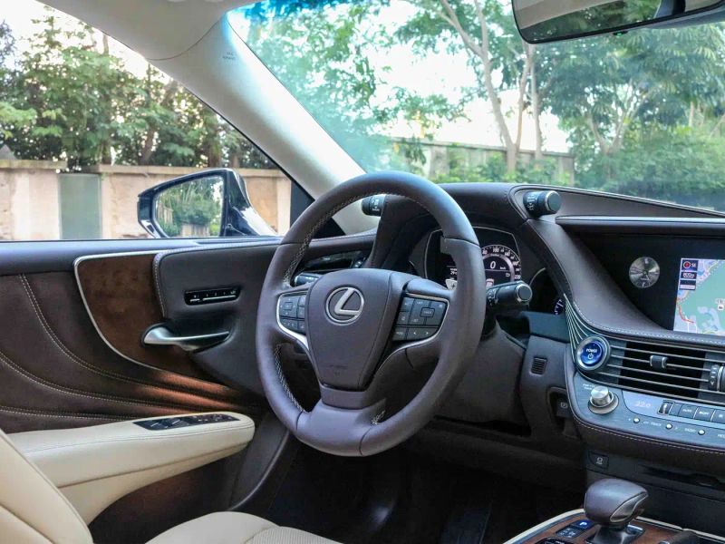 Lexus LS