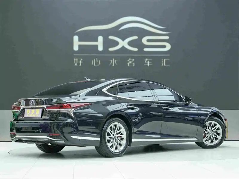 Lexus LS