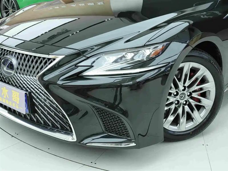 Lexus LS