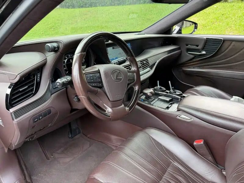Lexus LS