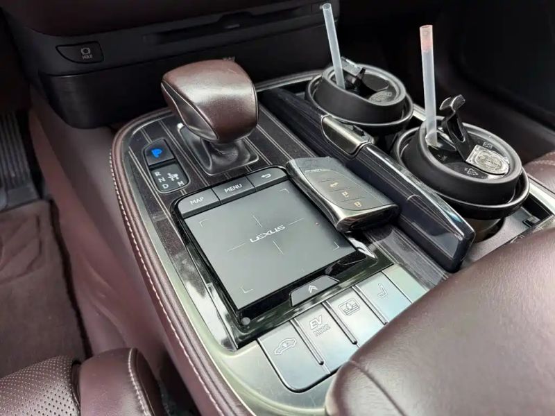 Lexus LS