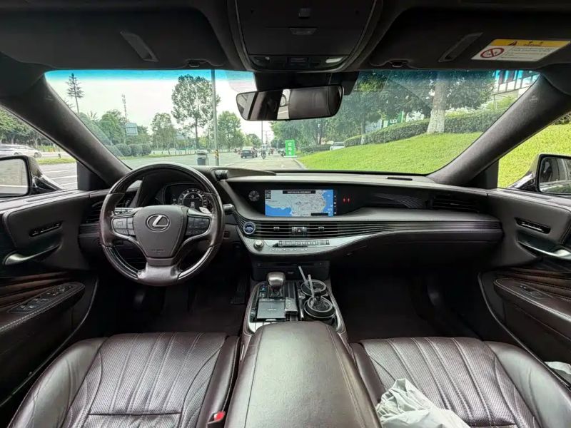 Lexus LS