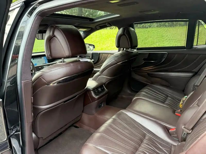 Lexus LS