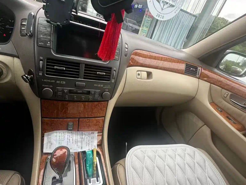 Lexus LS