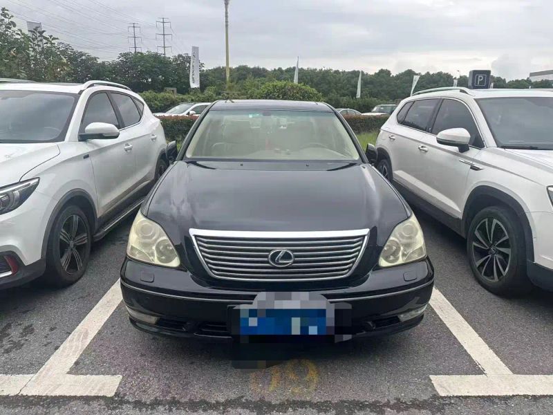 Lexus LS