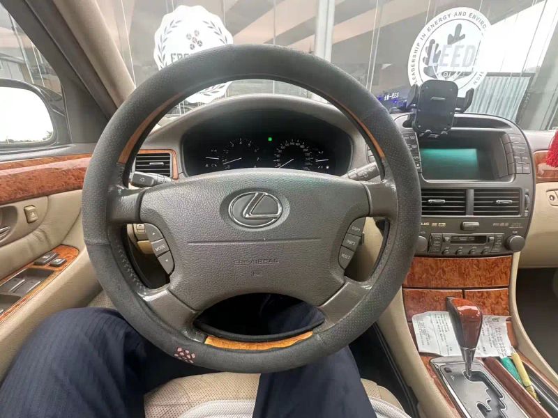 Lexus LS