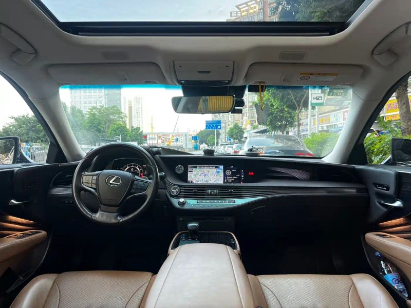 Lexus LS