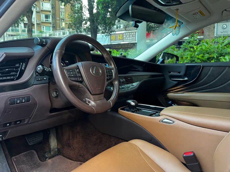 Lexus LS