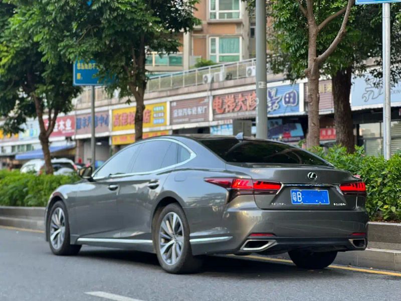 Lexus LS