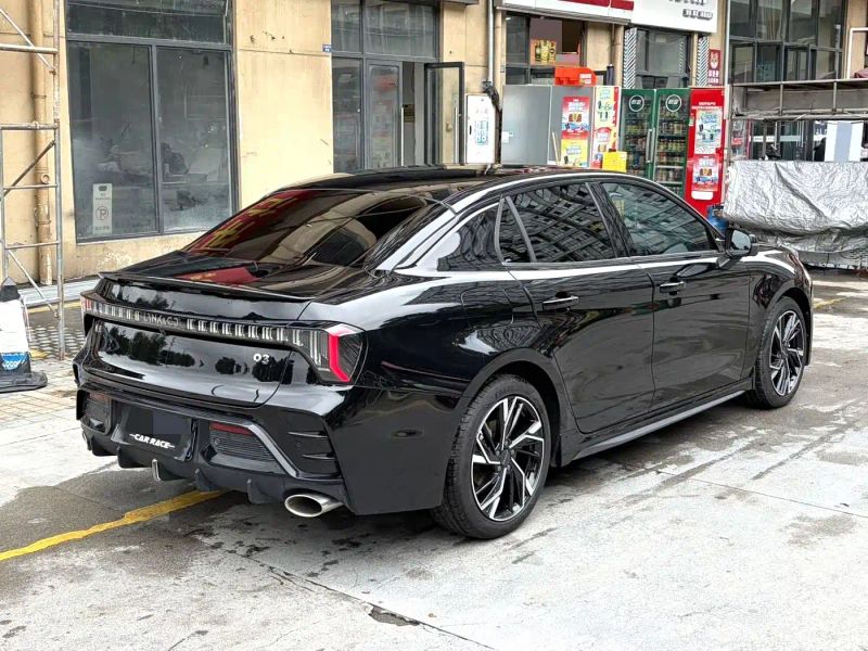 Lynk&co 03
