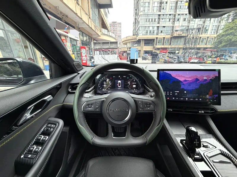 Lynk&co 03