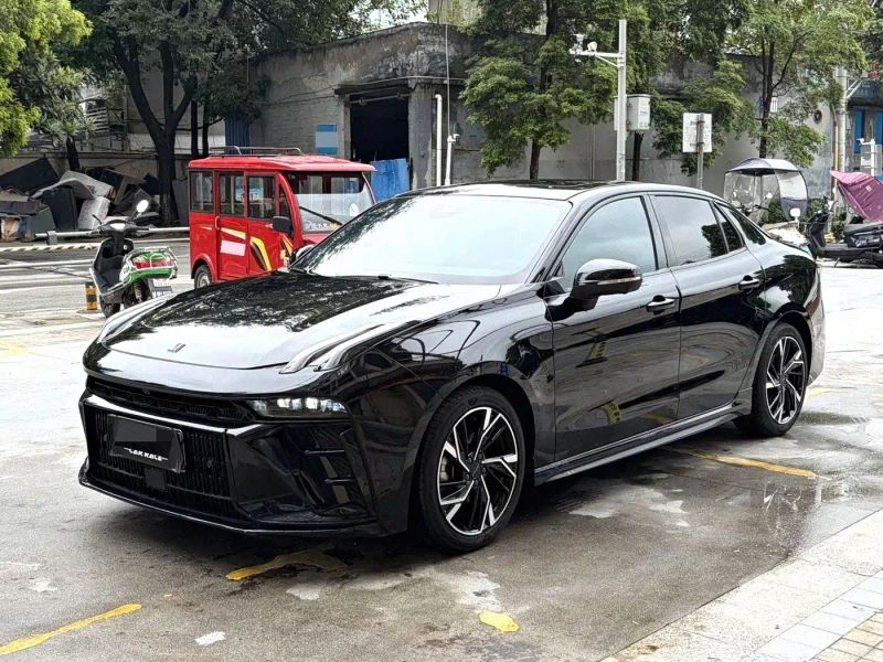 Lynk&co 03