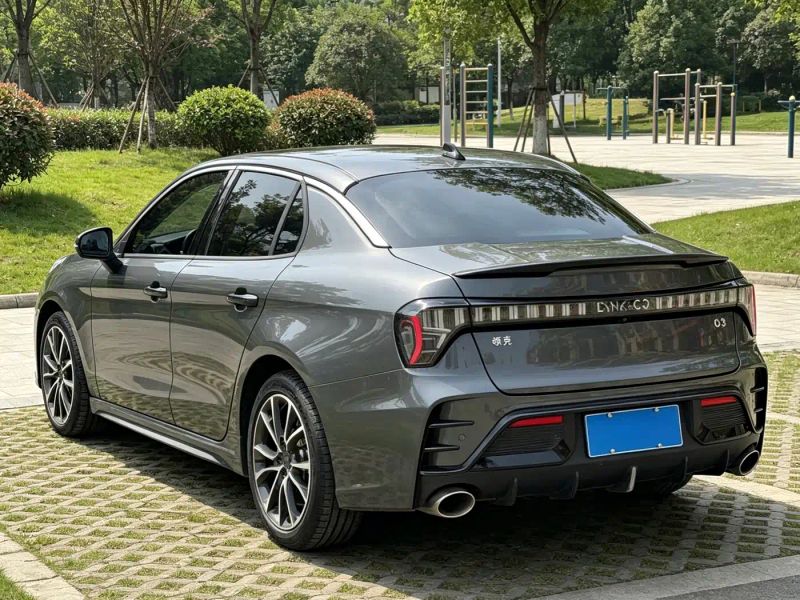 Lynk&co 03