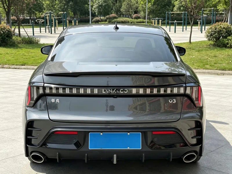 Lynk&co 03