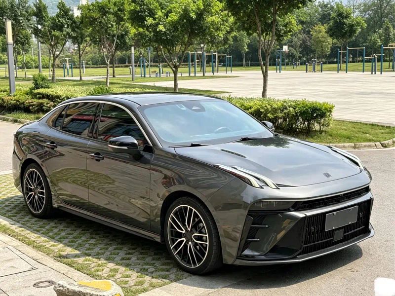 Lynk&co 03
