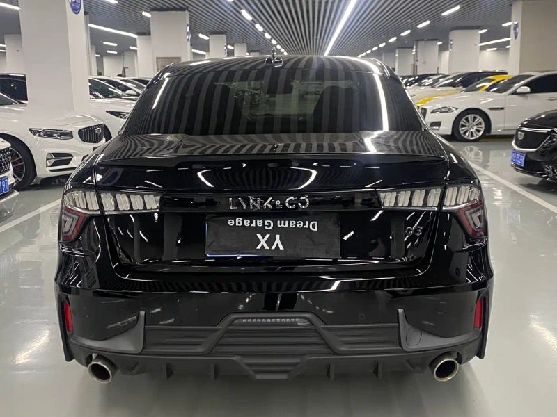 Lynk&co 03