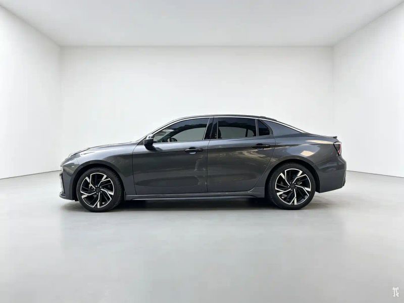 Lynk&co 03