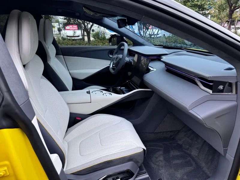 Emeya Suv