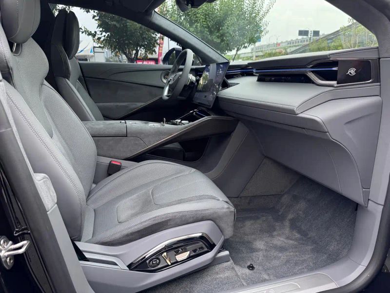 Emeya Suv