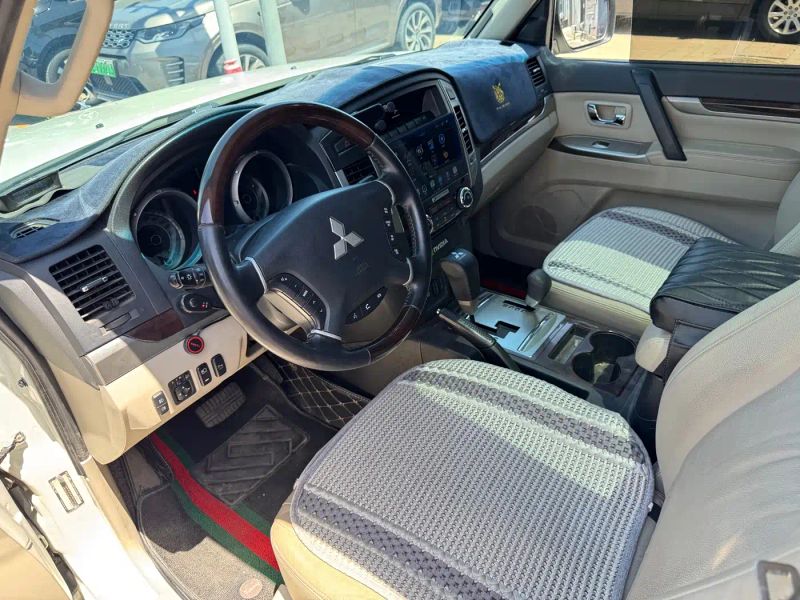 Ouland Pajero
