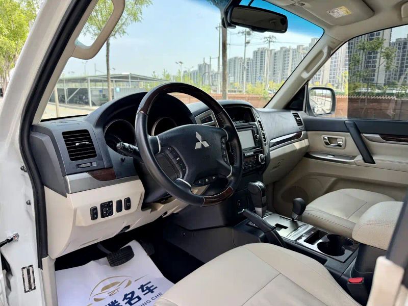 Ouland Pajero