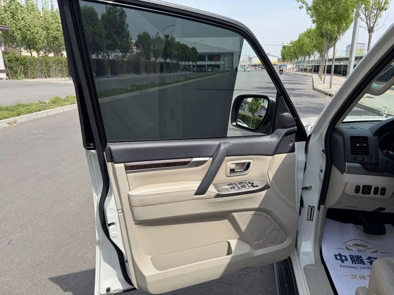 Ouland Pajero