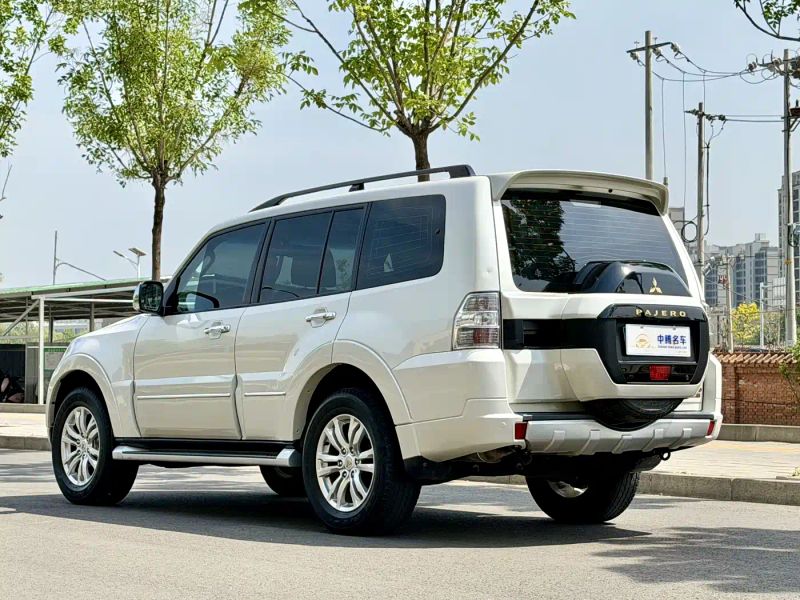 Ouland Pajero