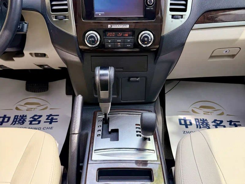 Ouland Pajero