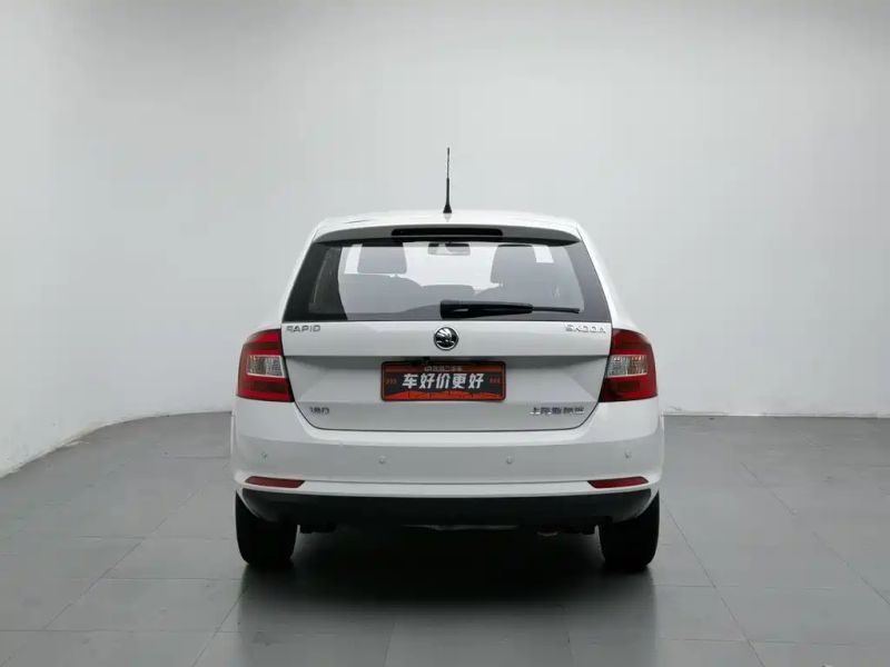 Superb Sedan