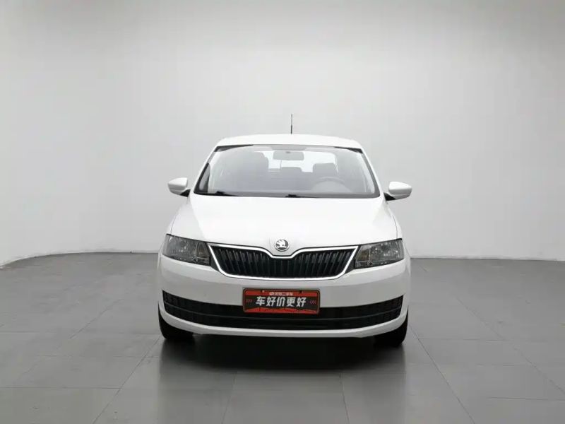 Superb Sedan