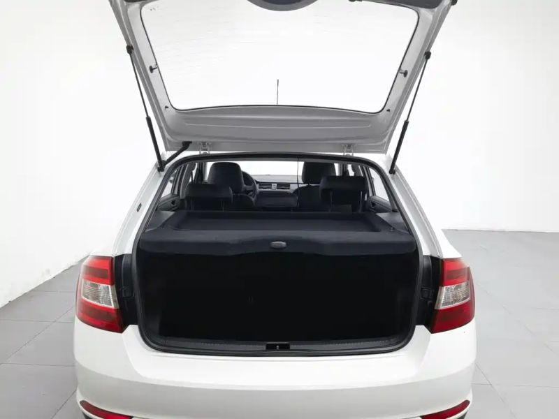 Superb Sedan