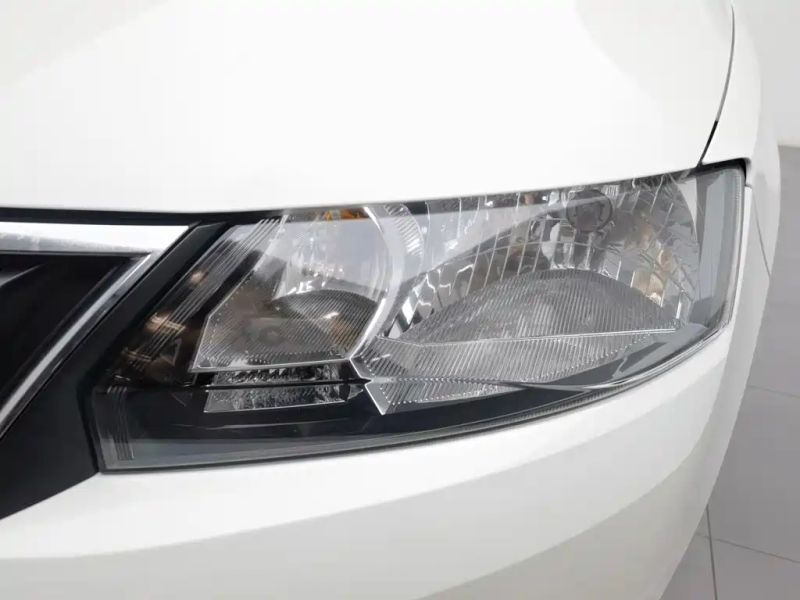 Superb Sedan