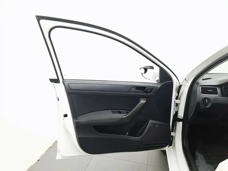 Superb Sedan