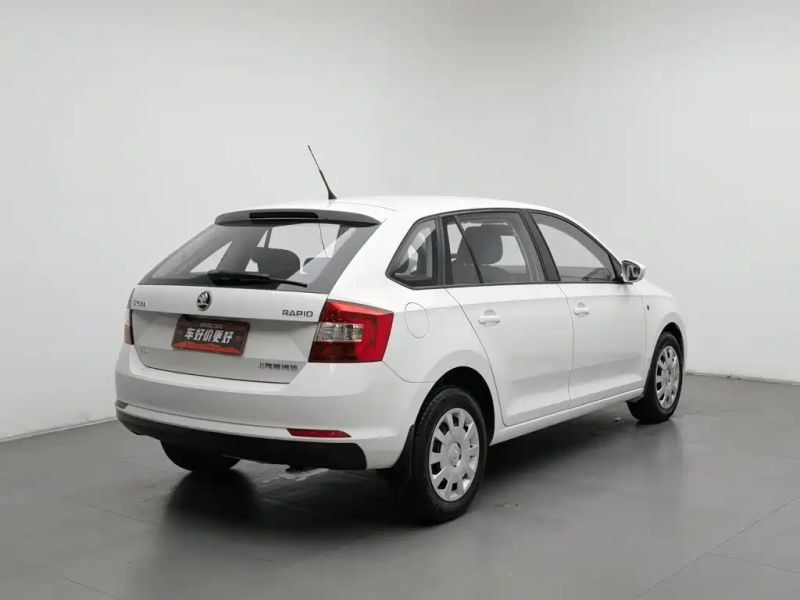 Superb Sedan