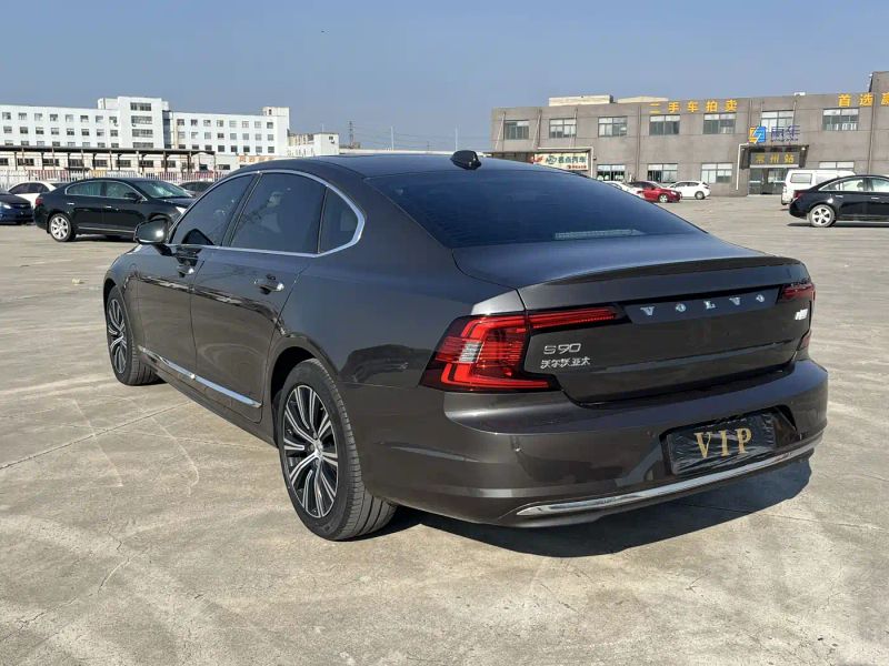 Volvo S90