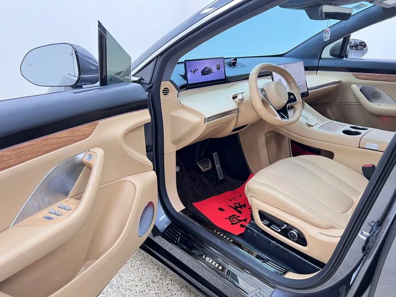 Luxeed R7