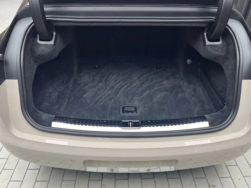 Zun_jie Suv
