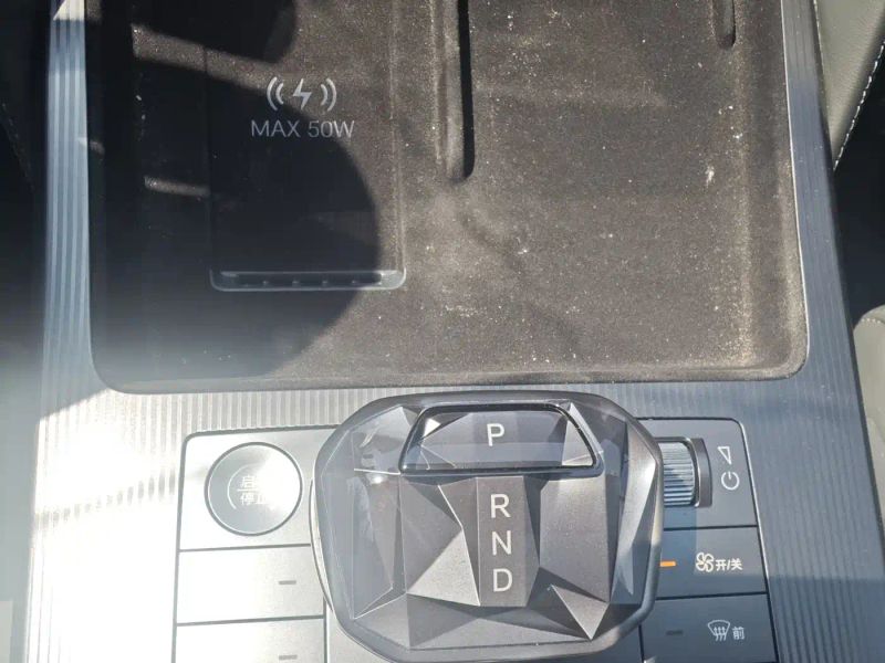 Byd L