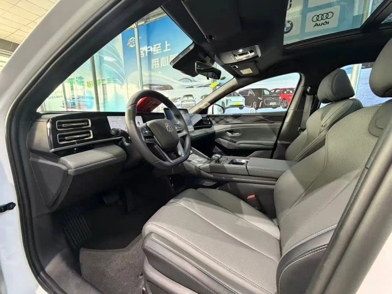 Byd L