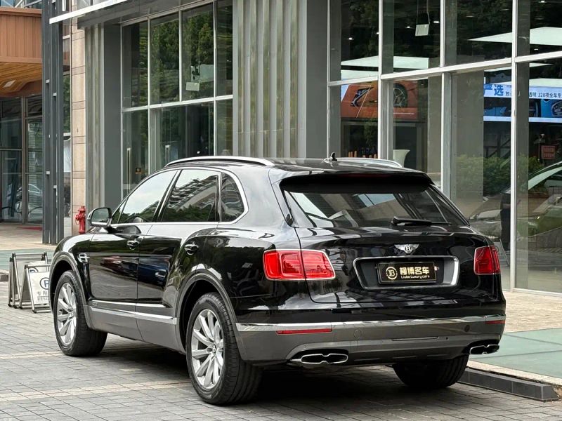 Bentley Uruz