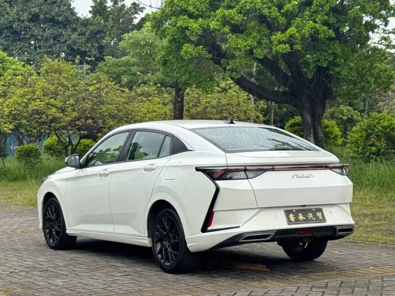 Yixuan Yixuan