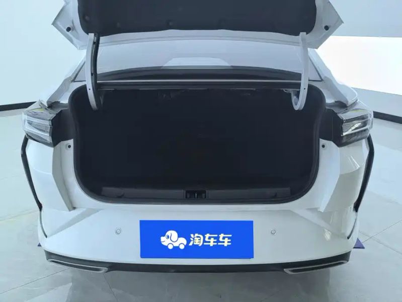 Yixuan Yixuan
