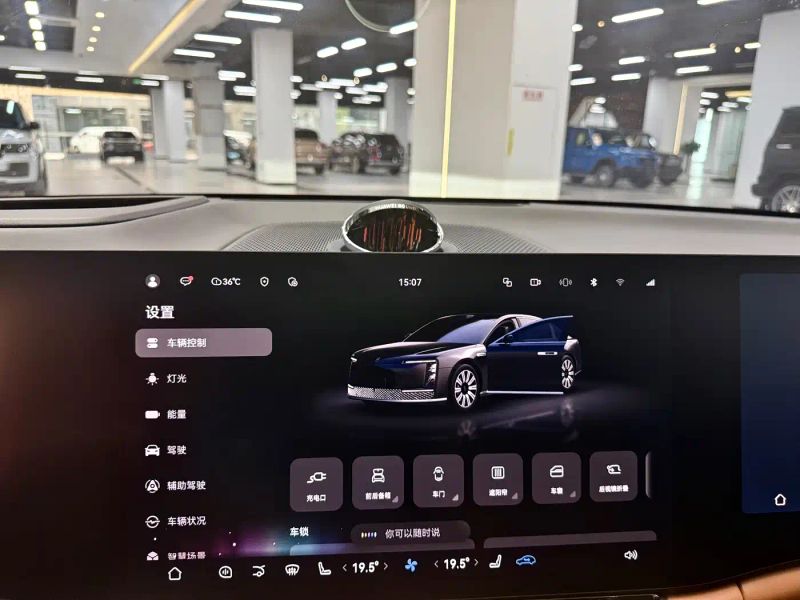 Zun_jie Suv