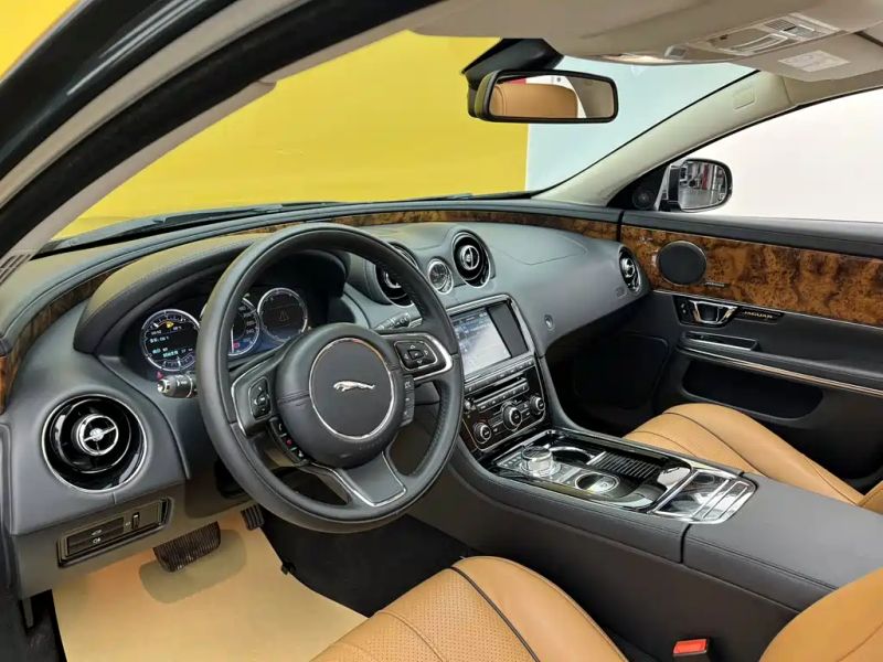 Jaguar XJ