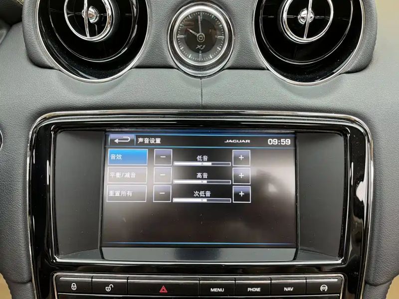 Jaguar XJ