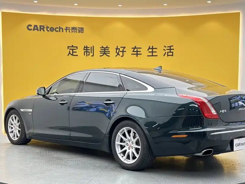 Jaguar XJ