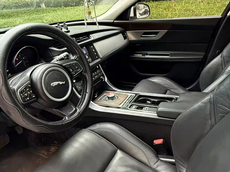 Jaguar xf